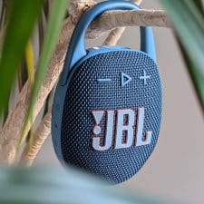 JBL Clip5 aufgehangen