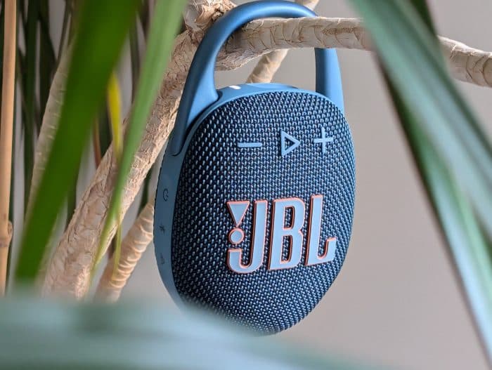 JBL Clip5 aufgehangen